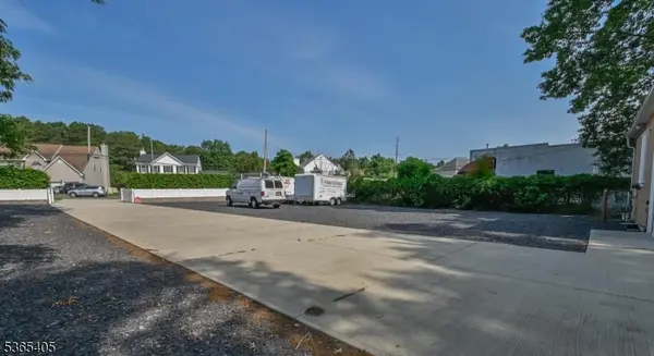 33 Bordentown Tpke, Jamesburg Boro, NJ 08831