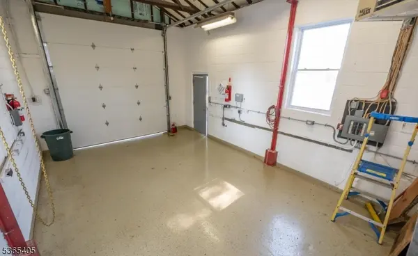 33 Bordentown Tpke, Jamesburg Boro, NJ 08831