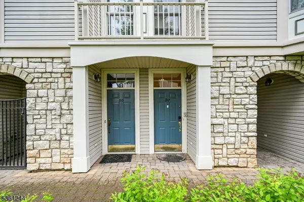 717 Regal Blvd, Livingston Twp., NJ 07039