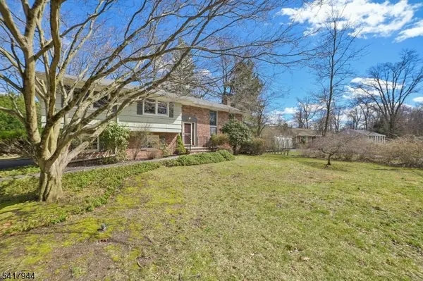 67 Sun Valley Way, Morris Plains Boro, NJ 07950