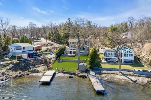 7 Wildwood Shores Dr, Hopatcong Boro, NJ 07843