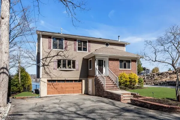 7 Wildwood Shores Dr, Hopatcong Boro, NJ 07843