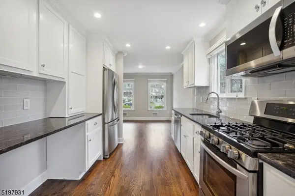 25 Ruthven Pl, Summit City, NJ 07901