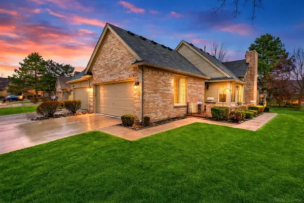 16921 Coral DR, Macomb Twp, MI 48042