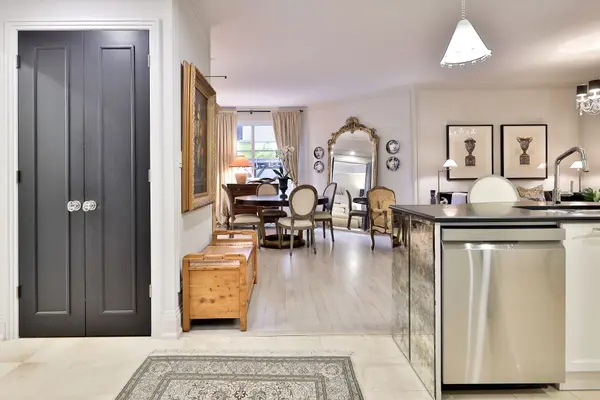 99 Avenue RD #508, Toronto C02, ON M5R 2G5