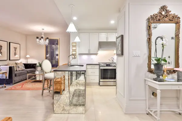 99 Avenue RD #508, Toronto C02, ON M5R 2G5