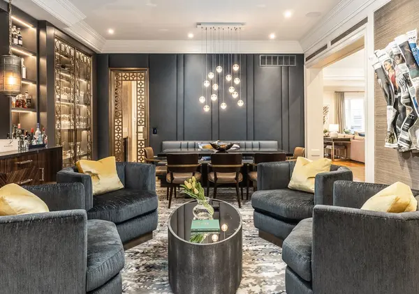 9 Dewbourne AVE, Toronto C03, ON M5P 1Z1