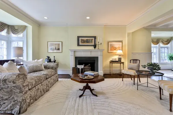 127 Roxborough DR, Toronto C09, ON M4W 1X5