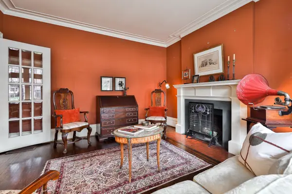 127 Roxborough DR, Toronto C09, ON M4W 1X5