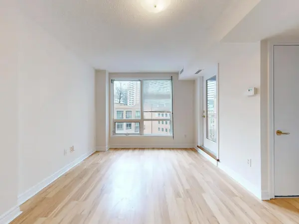 100 Hayden ST #812, Toronto C08, ON M4Y 3C7