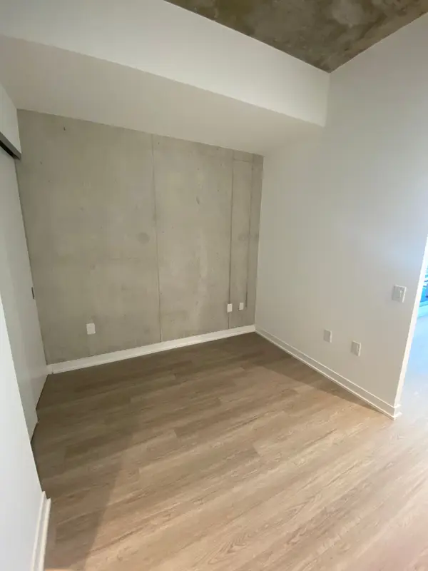 195 mccaul ST #707, Toronto C01, ON M5T 1W6