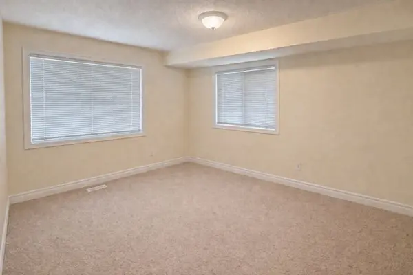 466 Meadowglade RD, Clarington, ON L1E 2W8