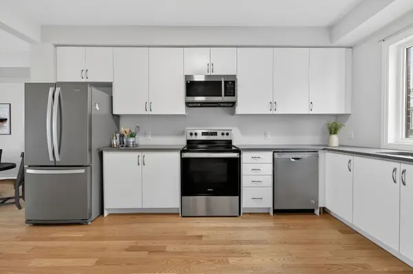 200 Dissette ST #10, Bradford West Gwillimbury, ON L3Z 3G8