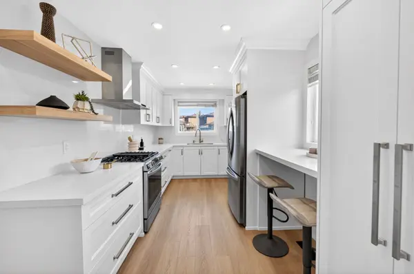 26 Dellbrook CRES, Toronto W05, ON M9L 1E2