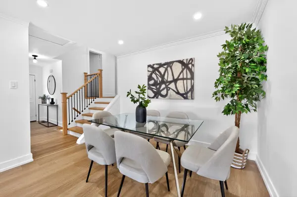 26 Dellbrook CRES, Toronto W05, ON M9L 1E2