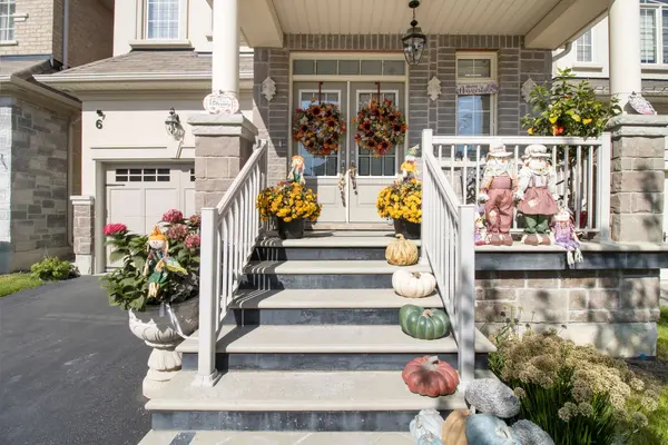 6 Trentonian ST, Brampton, ON L6R 3W2