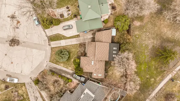 16 Donalda PL, Brampton, ON L6T 1S4