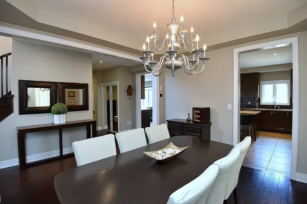 483 Valridge DR, Hamilton, ON L9G 0B2