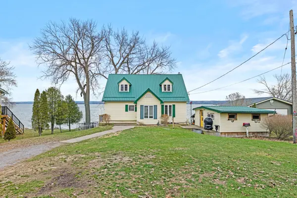 40 Ivey LN, Otonabee-south Monaghan, ON K0L 2G0