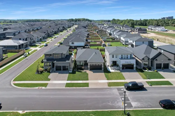 3297 Regiment RD, London South, ON N6P 0G5