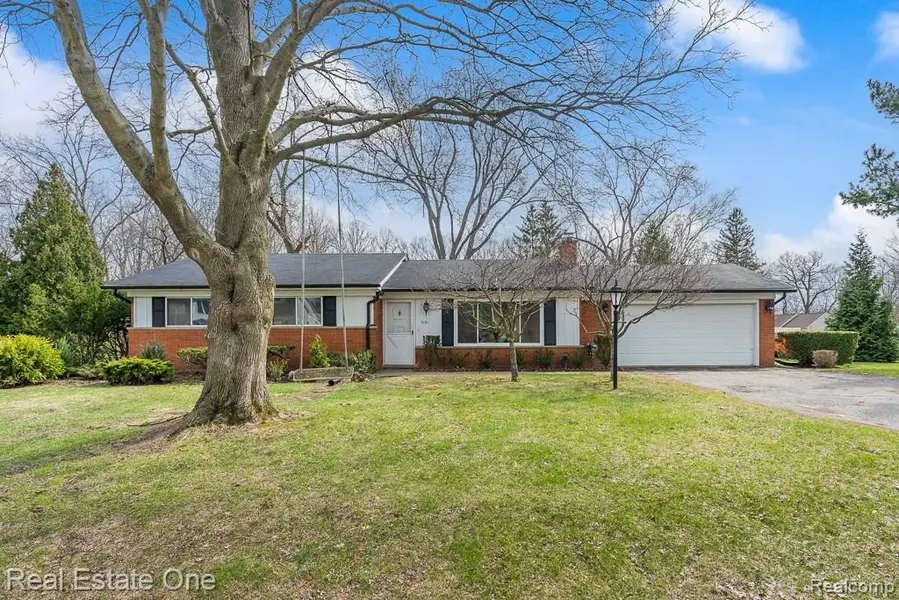 3161 Woodcrest RD, Rochester Hills, MI 48309