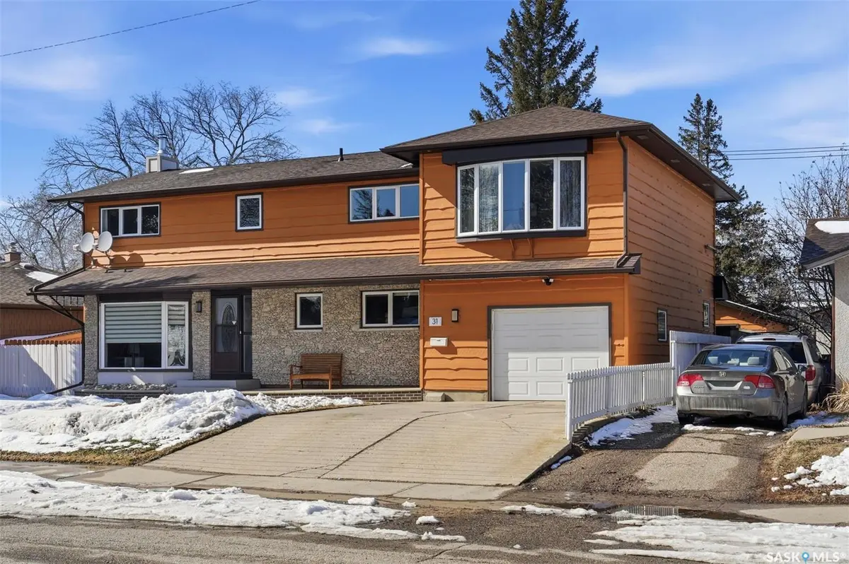 31 Cantlon CRESCENT, Saskatoon, SK S7J 2T2