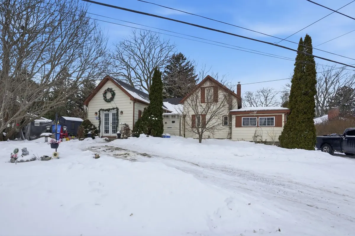 51 Mountain AVE N, Hamilton, ON L8G 3N6