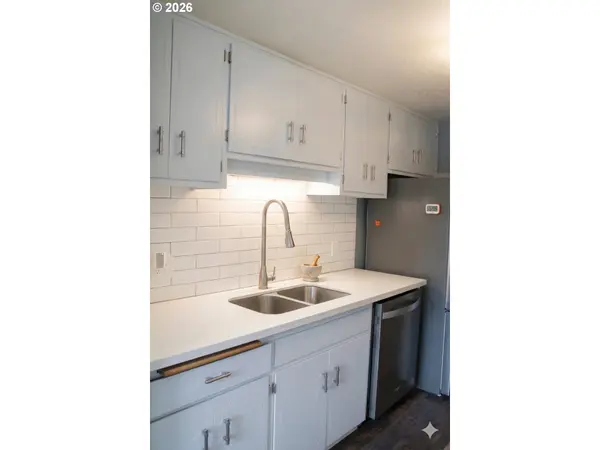 2646 WOODSTONE PL, Eugene, OR 97405