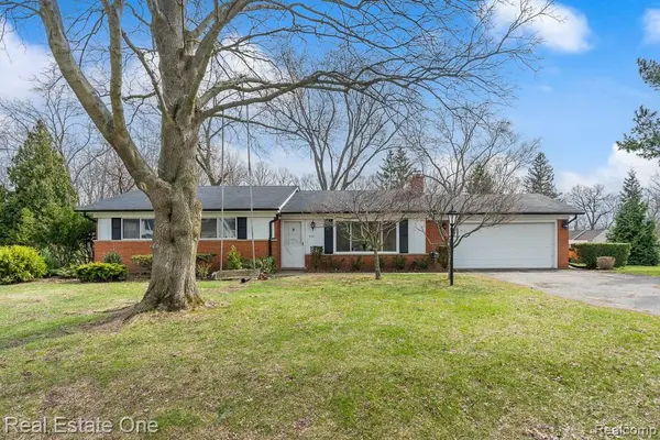 3161 Woodcrest RD, Rochester Hills, MI 48309