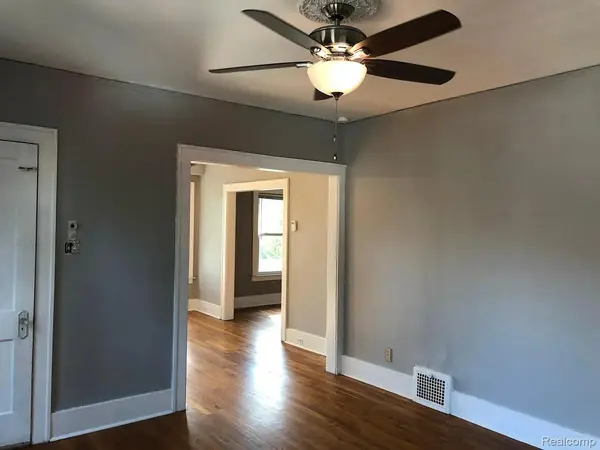 1052 BEACONSFIELD AVE., Grosse Pointe Park, MI 48230