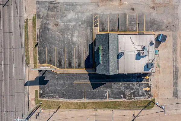 455 W Pioneer Parkway, Grand Prairie, TX 75051