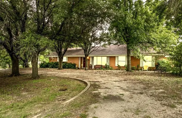 609 S Files Street, Itasca, TX 76055