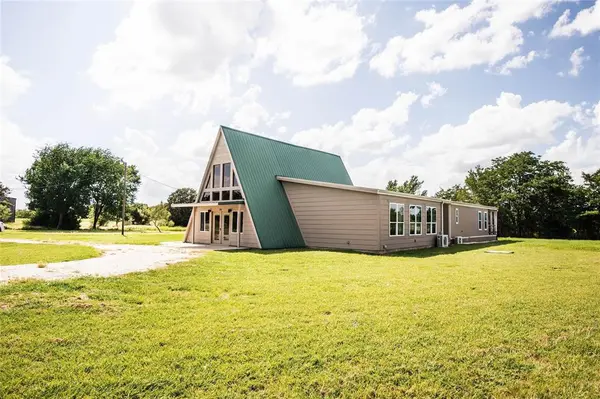 124 Greenhill Circle, Nocona, TX 76255