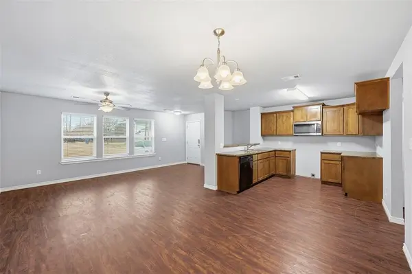 709 W Madison Street, Ennis, TX 75119