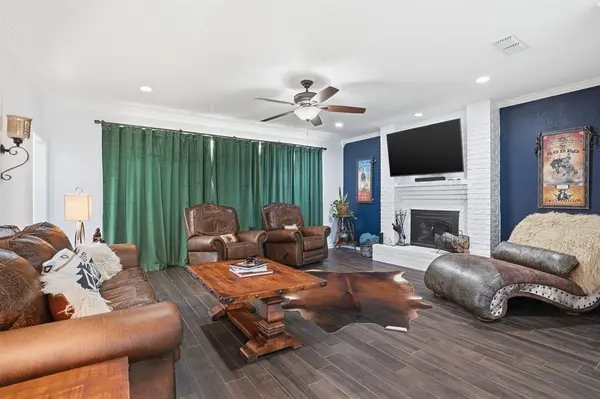 333 Meadow Crest Road, Fort Worth, TX 76108