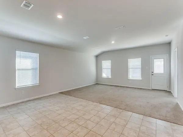 233 Abingdon Street, Azle, TX 76020