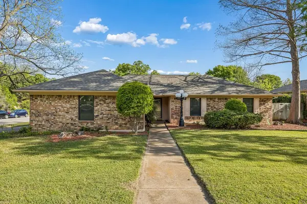 806 Glenn Drive, Euless, TX 76039