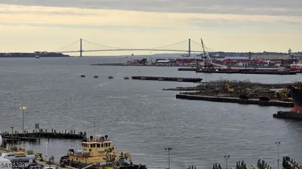 10081 Shearwater Ct #81, Jersey City, NJ 07305