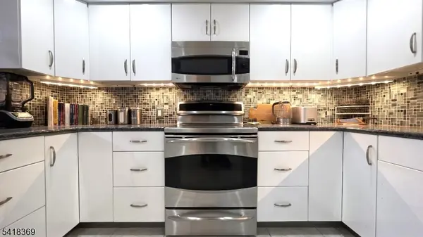 10081 Shearwater Ct #81, Jersey City, NJ 07305