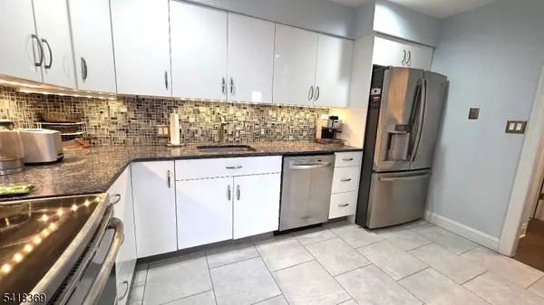 10081 Shearwater Ct #81, Jersey City, NJ 07305