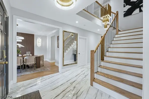 204 Bearwoods Rd, Park Ridge Boro, NJ 07656