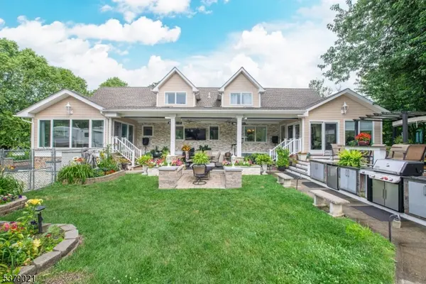 18 Cleary Pl, Fairfield Twp., NJ 07004