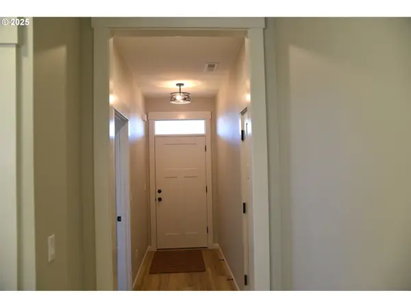 855 OAKLEAF WAY, Silverton, OR 97381