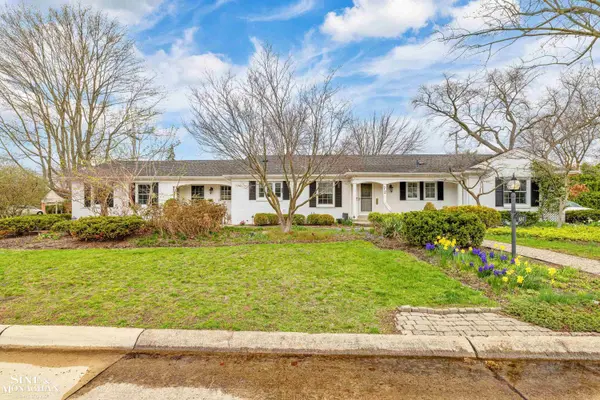 72 S Duval RD, Grosse Pointe Shores, MI 48236