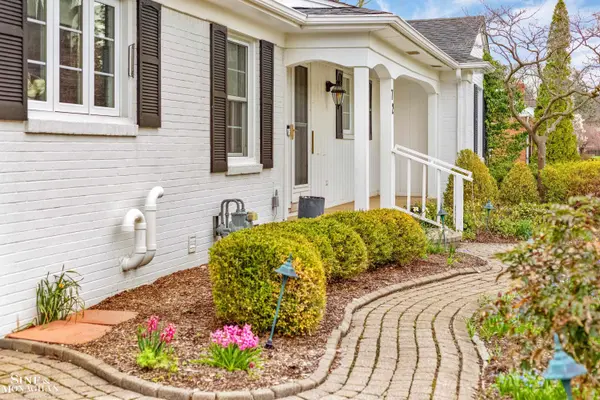 72 S Duval RD, Grosse Pointe Shores, MI 48236