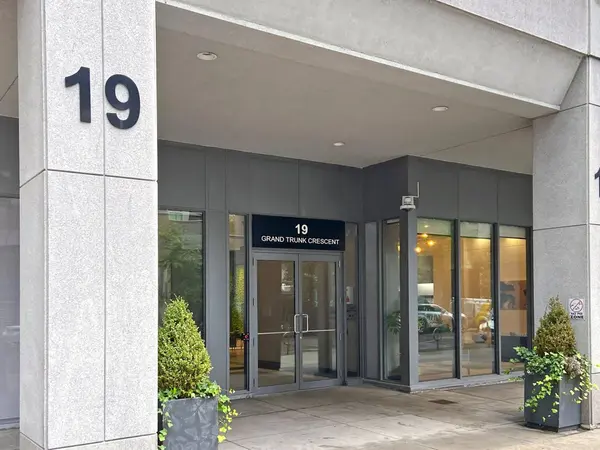 19 Grand Trunk CRES #1008, Toronto C01, ON M5J 3A3