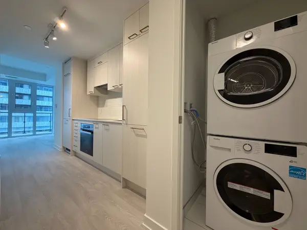 634 Church ST #2011, Toronto C08, ON M4Y 2G3