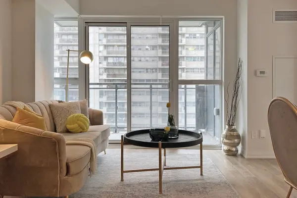 30 Meadowglen PL #609, Toronto E09, ON M1G 0A6