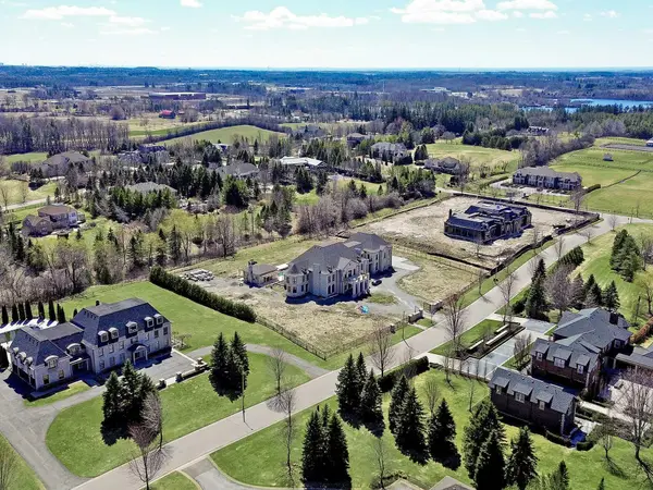 15 Eden Vale DR, King, ON L7B 1L8