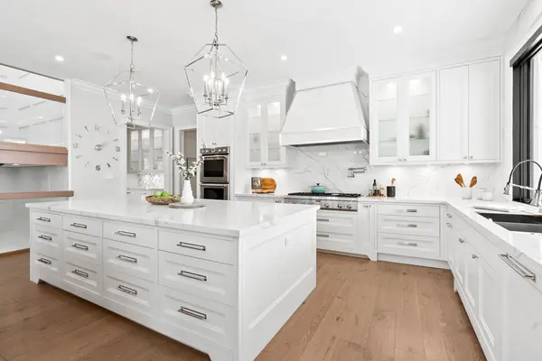 197 Sherwood PL, Newmarket, ON L3Y 8E5